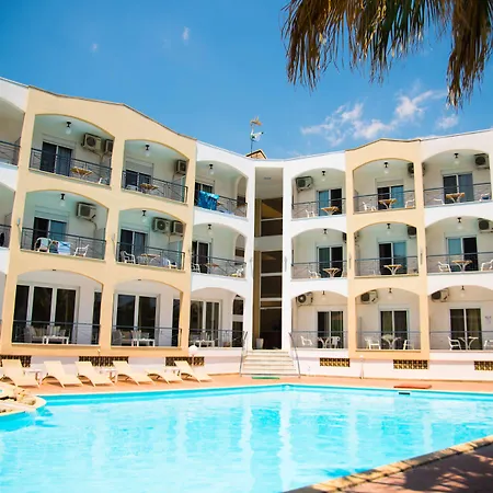 فندق Stavros Beach Hotel ستافروس