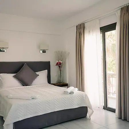 Stavros Beach Hotel 3*