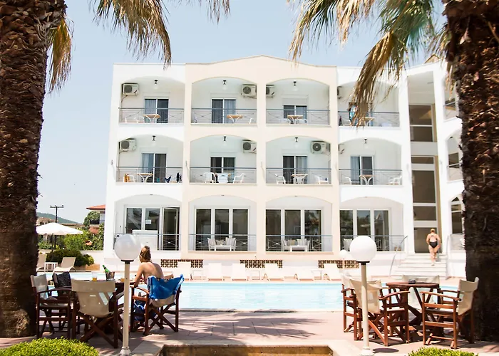Stavros Beach Hotel فندق 3*