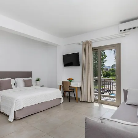 Otel Stavros Beach Hotel 3*
