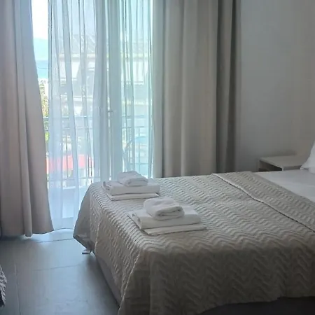 斯塔夫罗斯海滩酒店